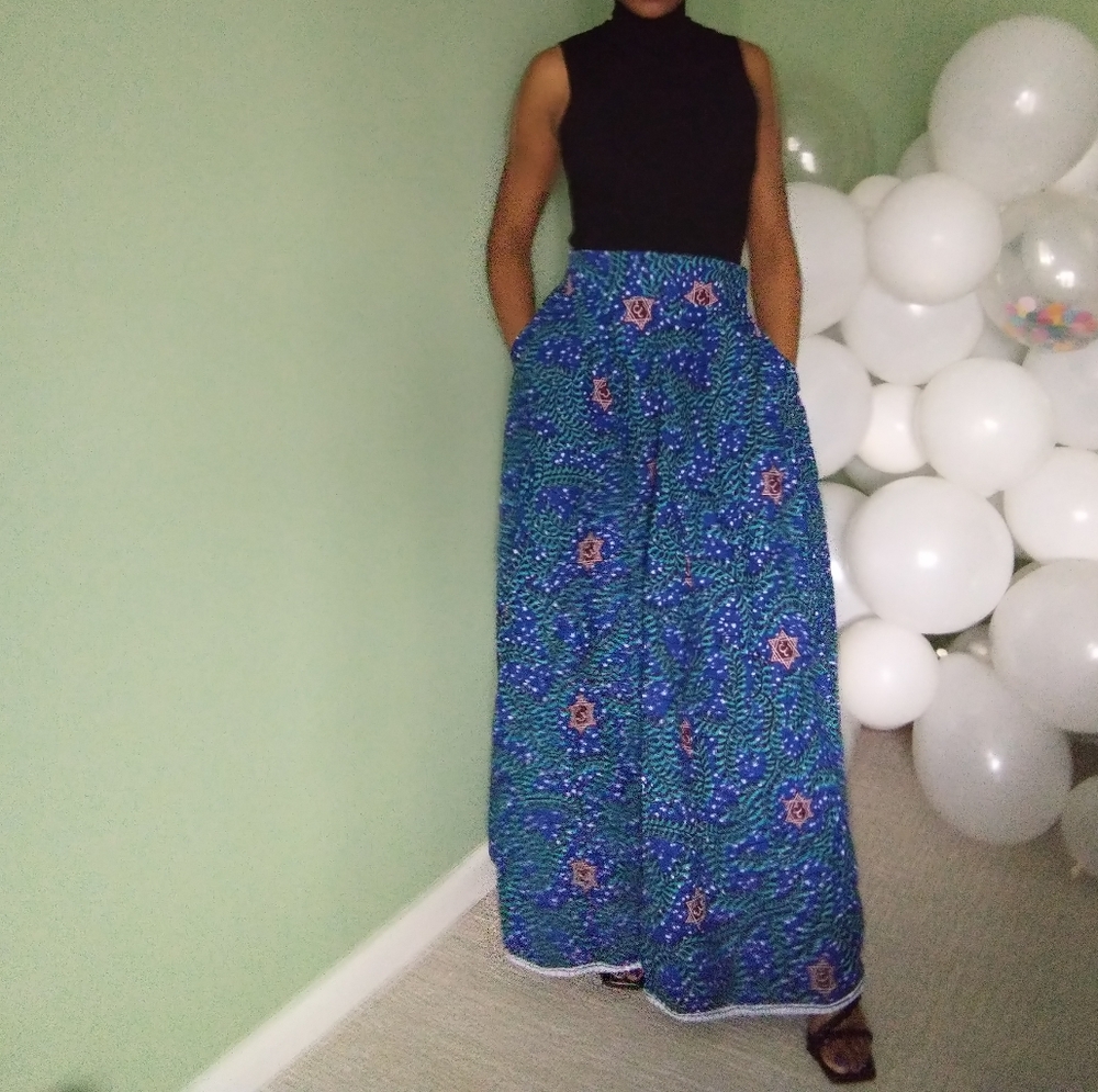 Blue printed high-waisted women's maxi skirt with zipper in the back